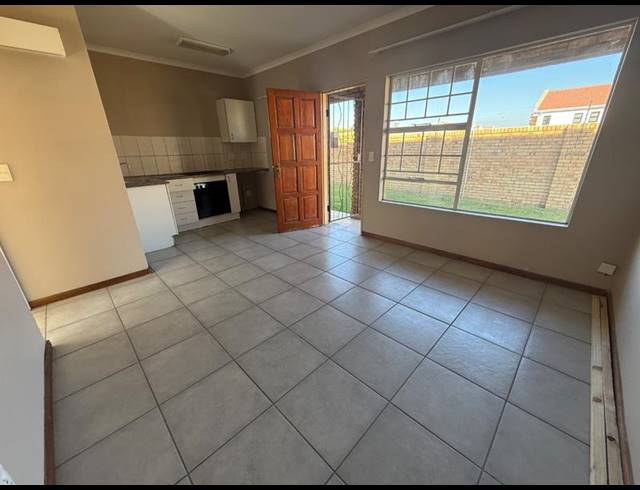 2 BEDROOM APARTMENT FOR SALE IN SYLVIAVALE